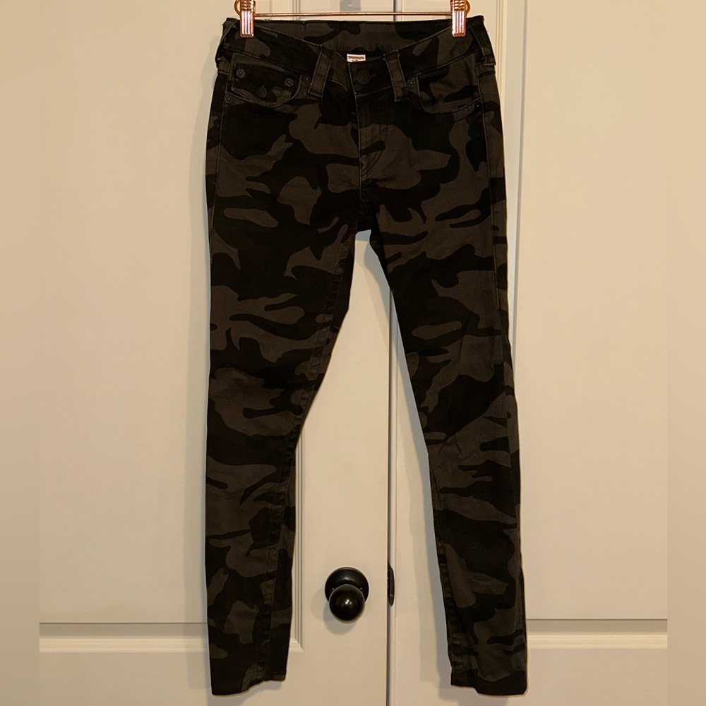 🌴3/$20 True Religion Super Skinny Camouflage Pants
